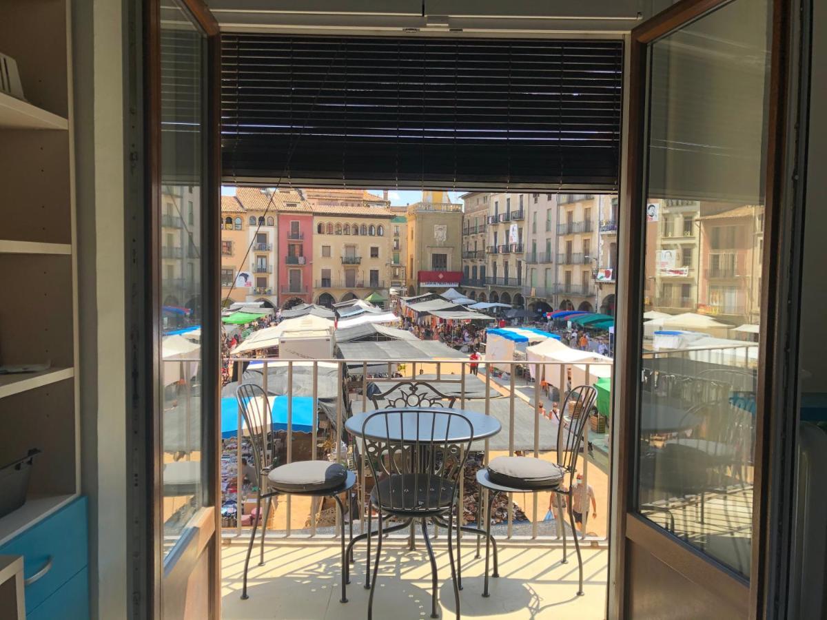 Apartaments Vicus 3 Con Vistas A La Plaza Mayor De Vic Esterno foto