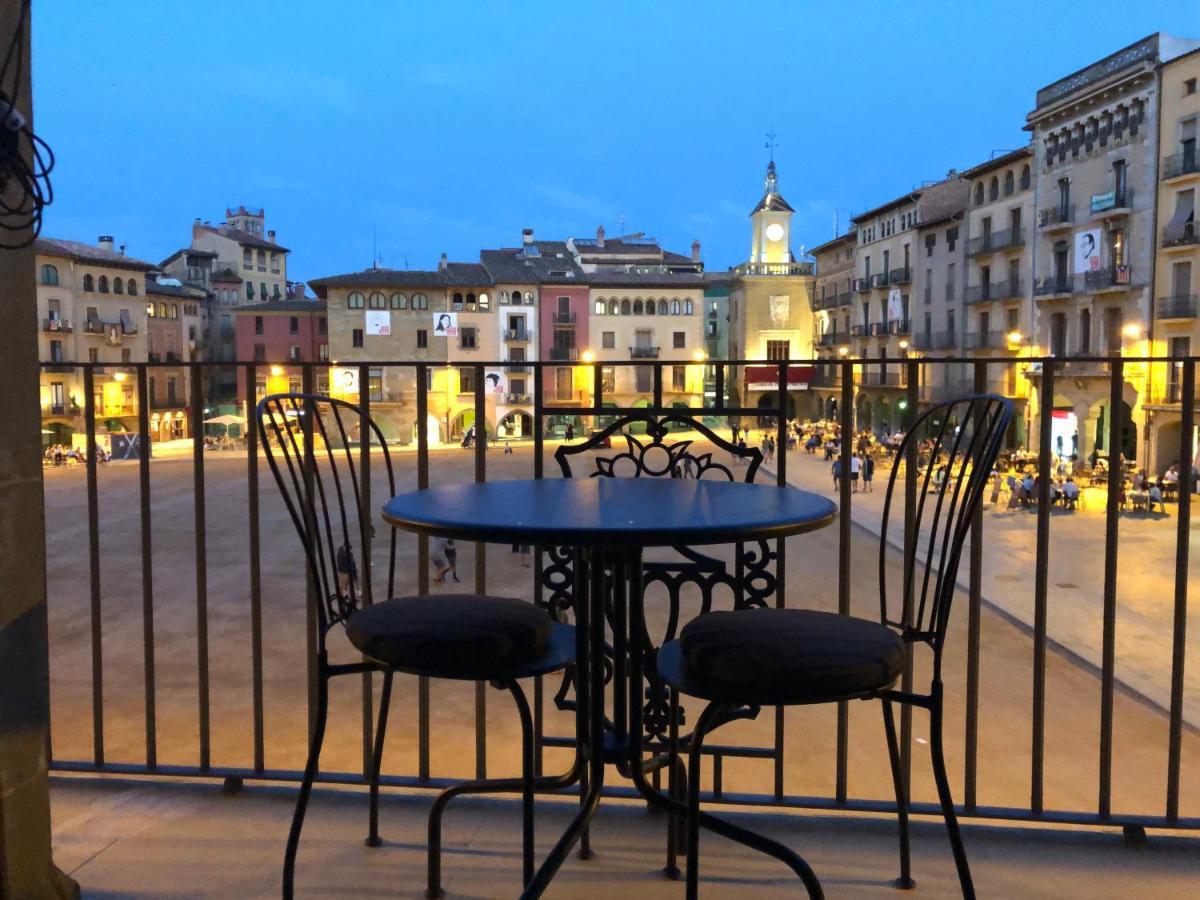Apartaments Vicus 3 Con Vistas A La Plaza Mayor De Vic Esterno foto
