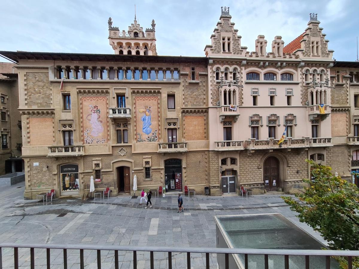 Apartaments Vicus 3 Con Vistas A La Plaza Mayor De Vic Esterno foto