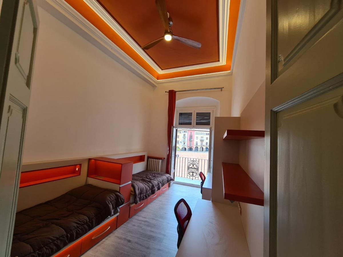 Apartaments Vicus 3 Con Vistas A La Plaza Mayor De Vic Esterno foto